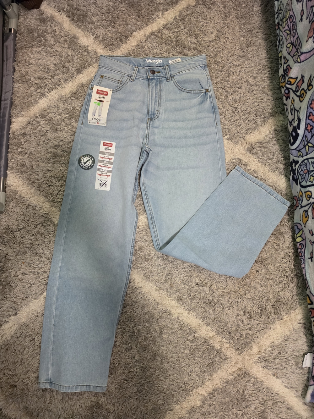 NWT Wrangler Boys Light Wash Jeans Loose Size 14 Slim